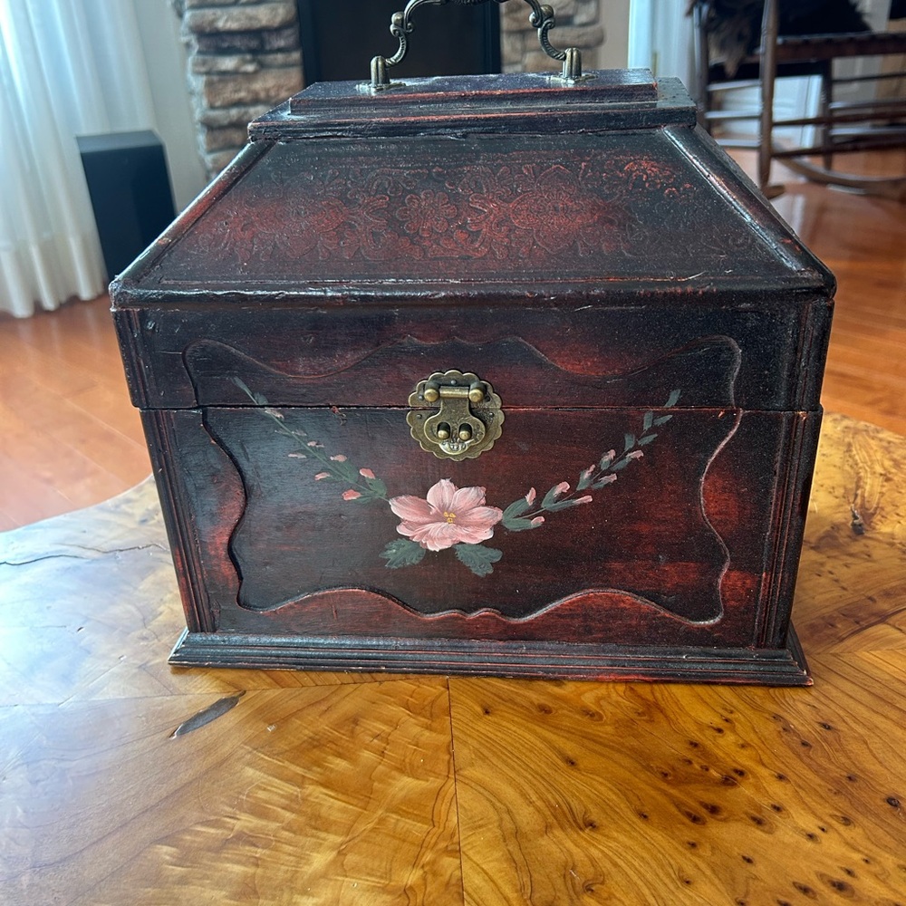 Very Cute Vintage Wooden Storage Box with Floral Design❤️11.5x11.5x7